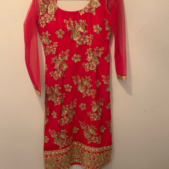 Traditional Red Indian Dress - Picture 1 of 7
